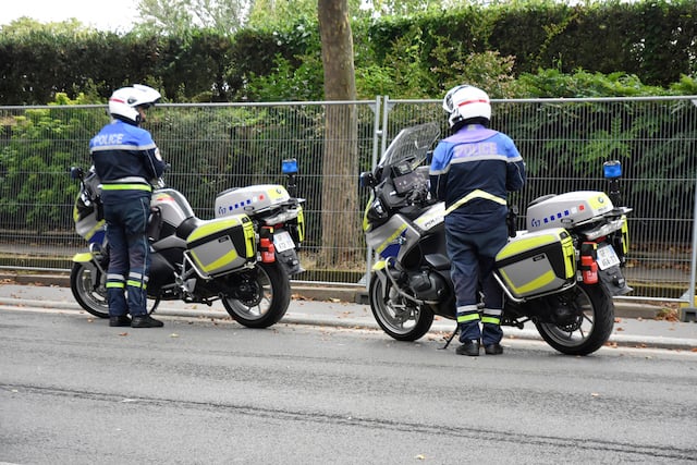 Deux gendarmes à moto