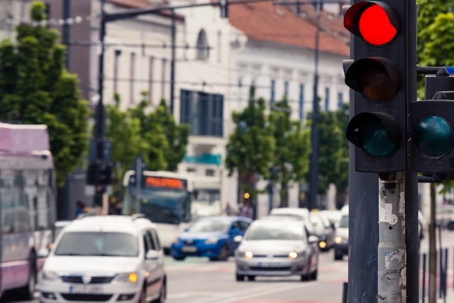 Feu rouge installé en ville