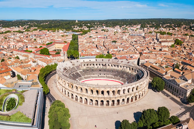 Vue aérienne de la ville de Nîmes dans le Gard