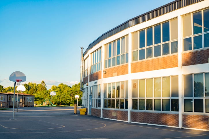 Cour de récréation d'une école