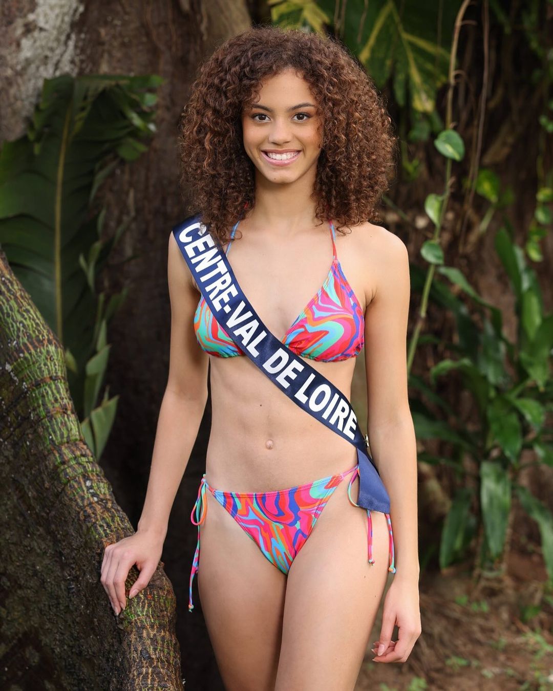 Miss Centre-Val de Loire pose en maillot de bain