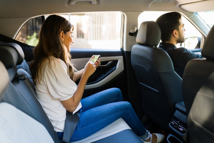 Une femme dans un VTC