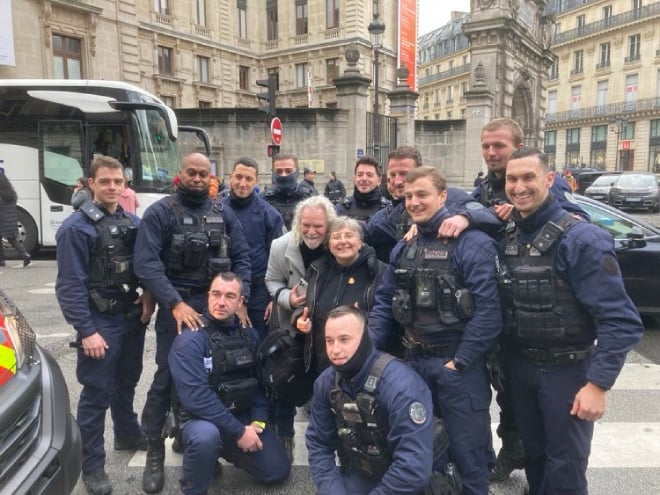 La police prend la pause avec Brigitte Lecordier et Pierre-Alain de Garrigues