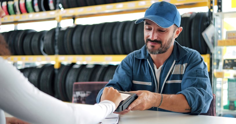 Un garagiste fait payer une cliente