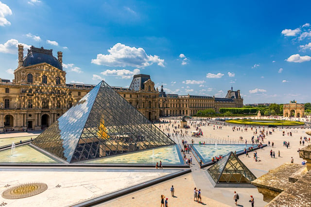 Vue du musée du Louvre à Paris