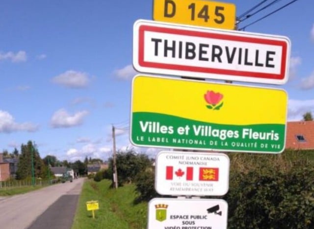 Panneau indiquant la ville de Thiberville