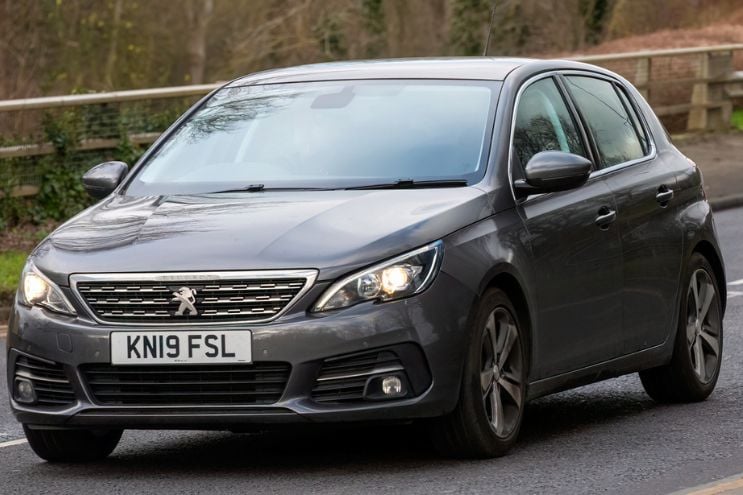 Peugeot 308 sur les routes de France