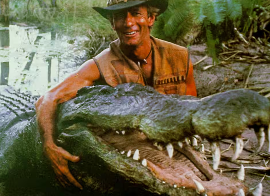 Le crocodile Burt et Paul Hogan, acteur de Crocodile Dundee