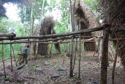 Image rare de la tribu des Massacos au Brésil