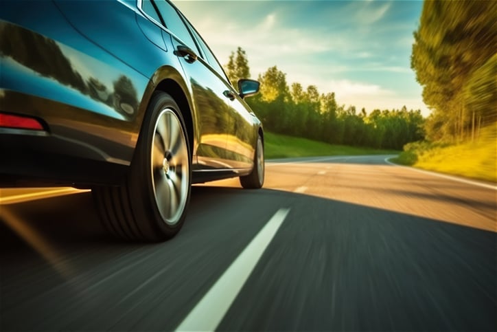 Une voiture sur la route