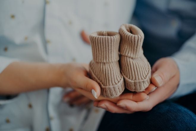 Petits chaussons d'un nouveau-né