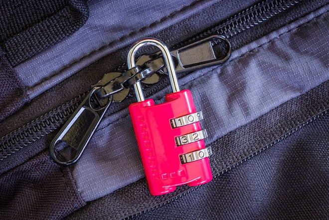 Un cadenas sur une valise