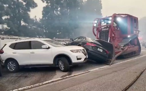 Voitures détruites et abandonnés sur Sunset Boulevard