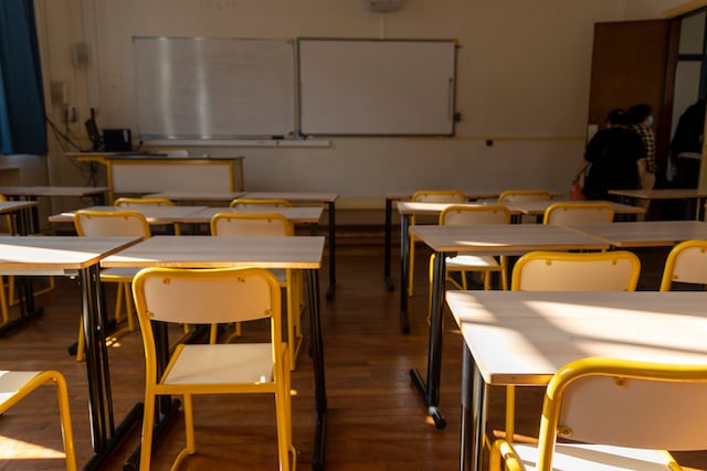 Une salle de classe vide