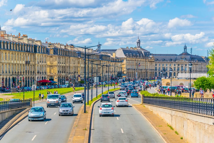 Des voitures dans Bordeaux