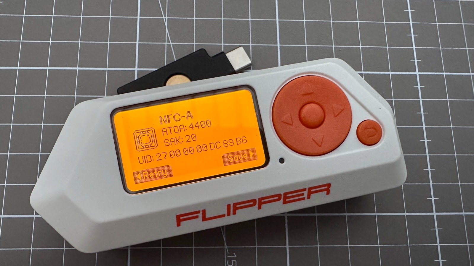 Le Flipper Zéro, un boîtier de piratage controversé