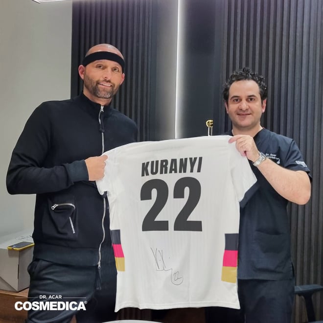 Le footballeur allemand Kevin Kuranyi a effectué sa greffe de cheveux à la clinique Cosmedica.