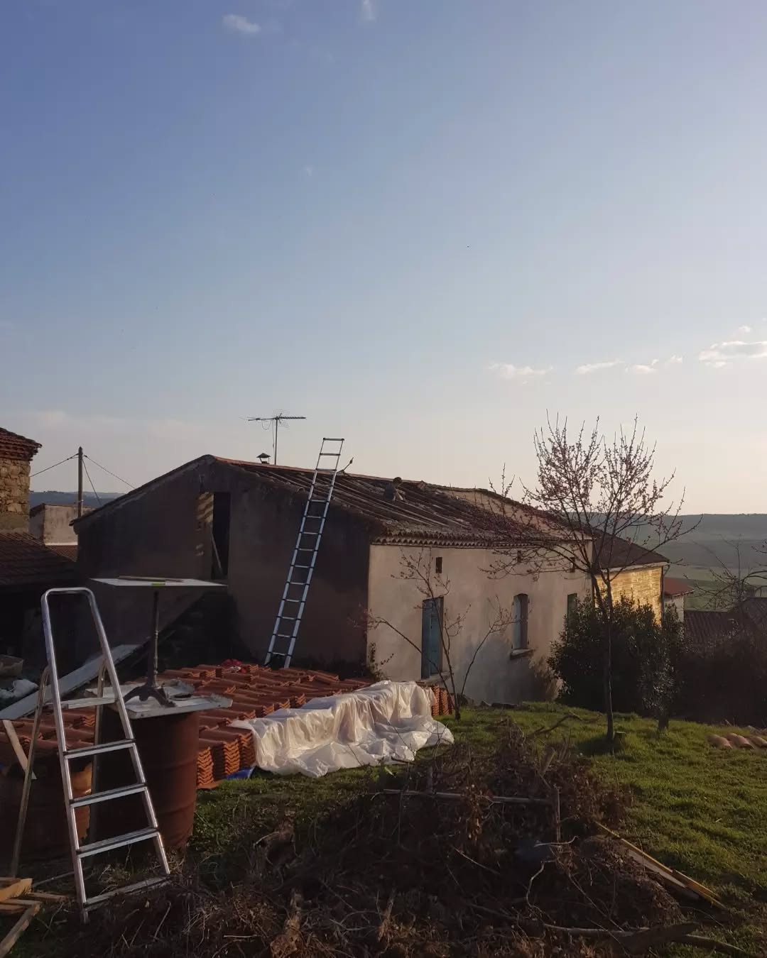 Maison en travaux, achetée par Pierre Charles et Philippe Gomes