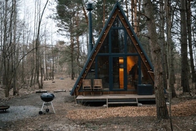 Une tiny house installée en pleine forêt 