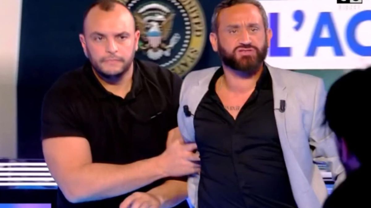 Cyril Hanouna et l'un des membres de la sécurité de l'émission TPMP