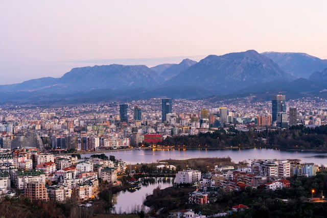 Vue aérienne de Tirana, la capitale de l'Albanie