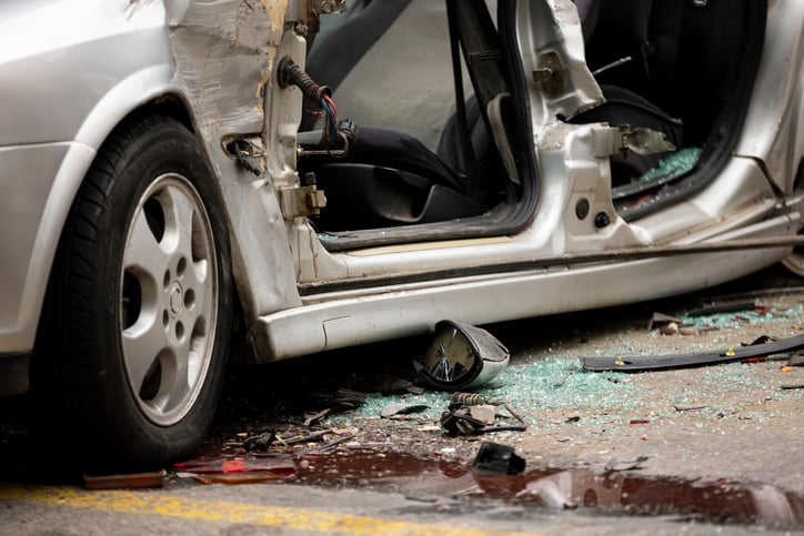 Une voiture cassée