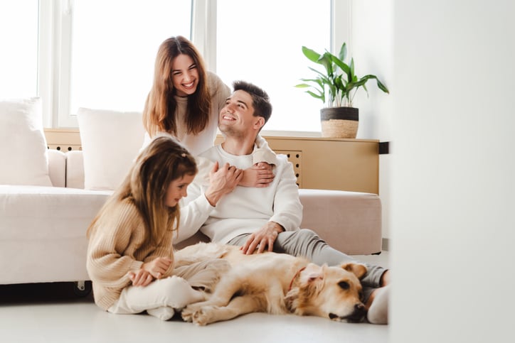 Une famille dans une maison