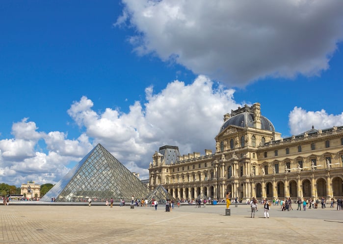 La pyramide du musée du Louvre