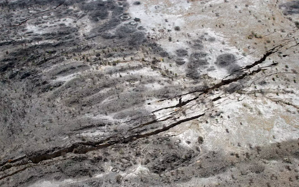 La roche facturée lors du tremblement de terre de 2005 