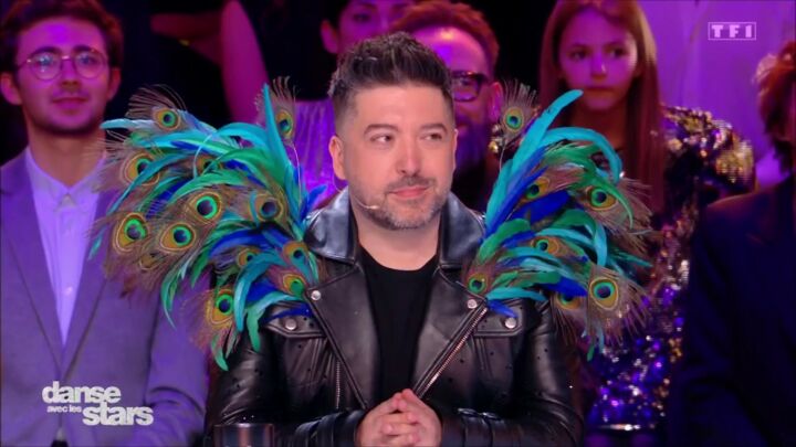 Une veste de Chris Marques avec des plumes de paon