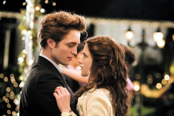 Robert Pattinson et Kristen Stewart dans Twilight