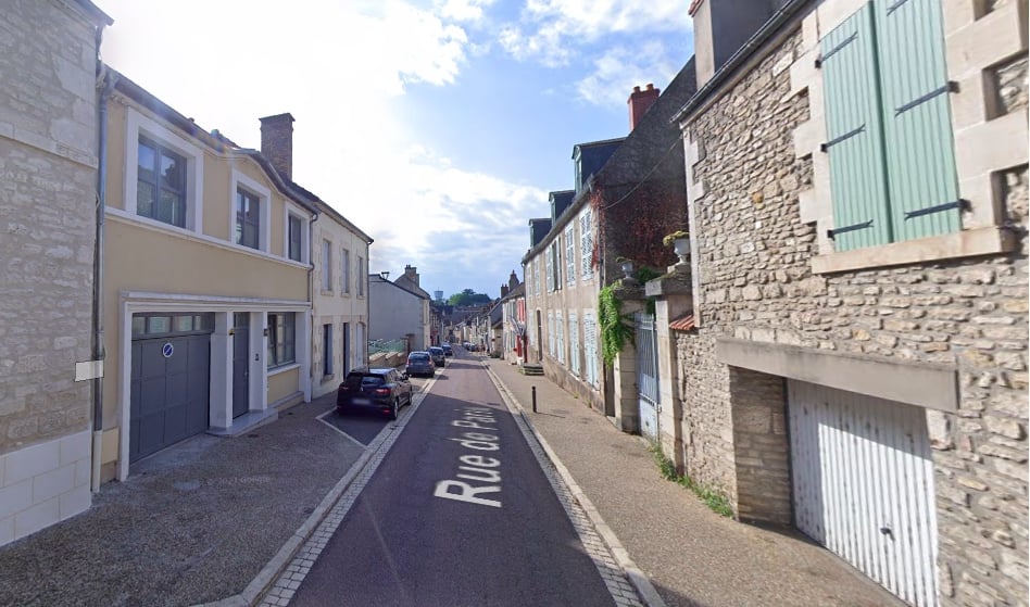 Rue de Paris, à la Charité-sur-Loire (Nièvre)