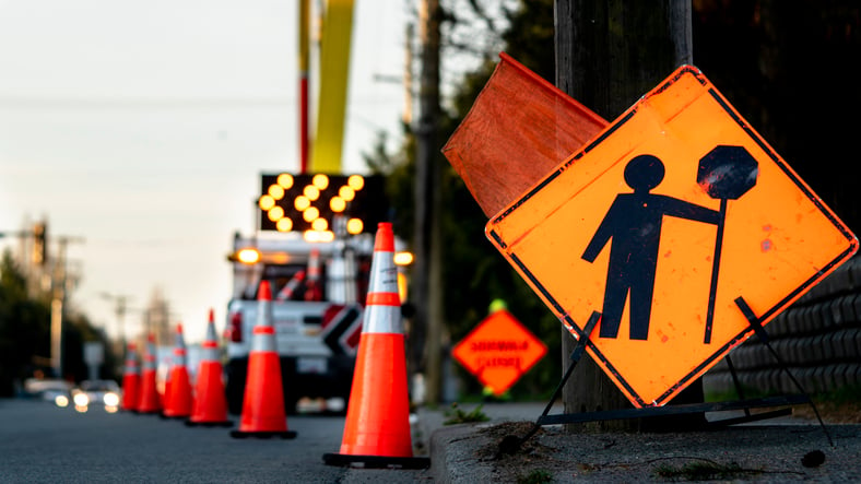 Panneau de signalisation annonçant des travaux