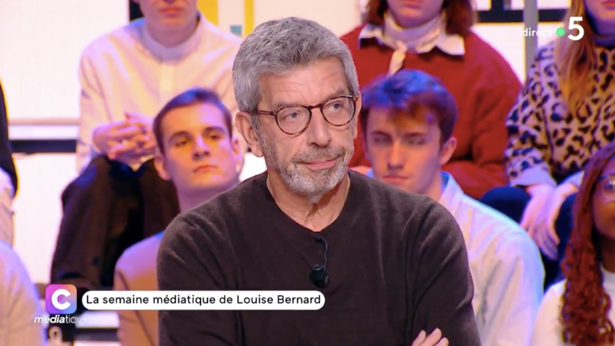 Michel Cymes sur le plateau de l'émission « C Médiatique »