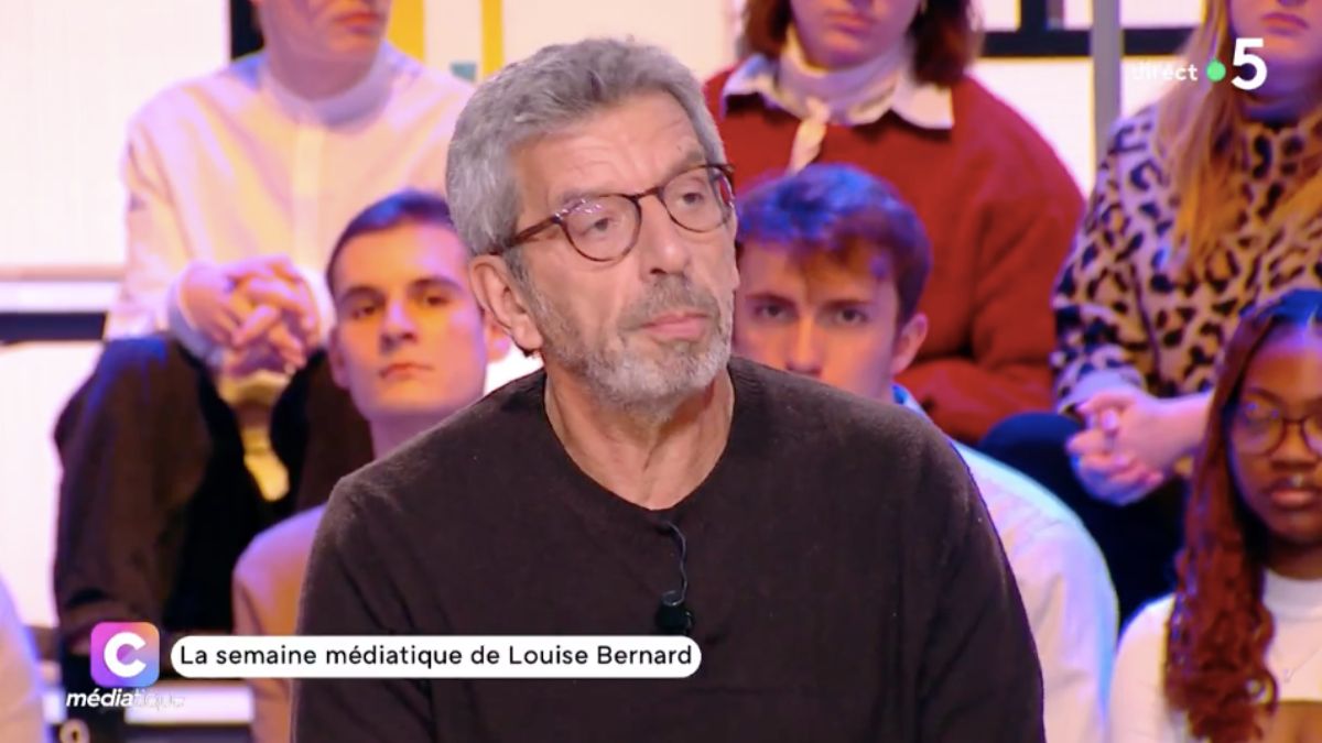 Michel Cymes sur le plateau de l'émission « C Médiatique »