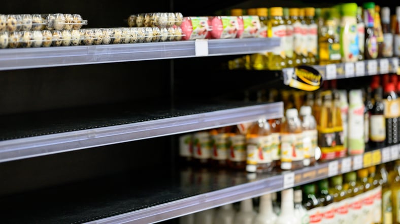 Un rayon vide dans un supermarché