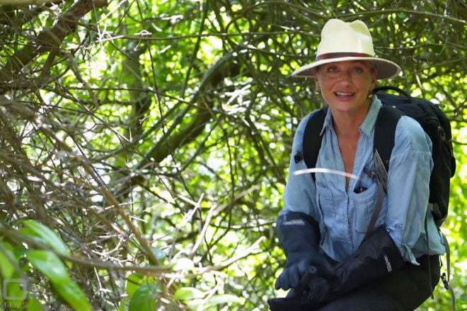 Tara Brown lors de sa mission sur l'île aux serpents