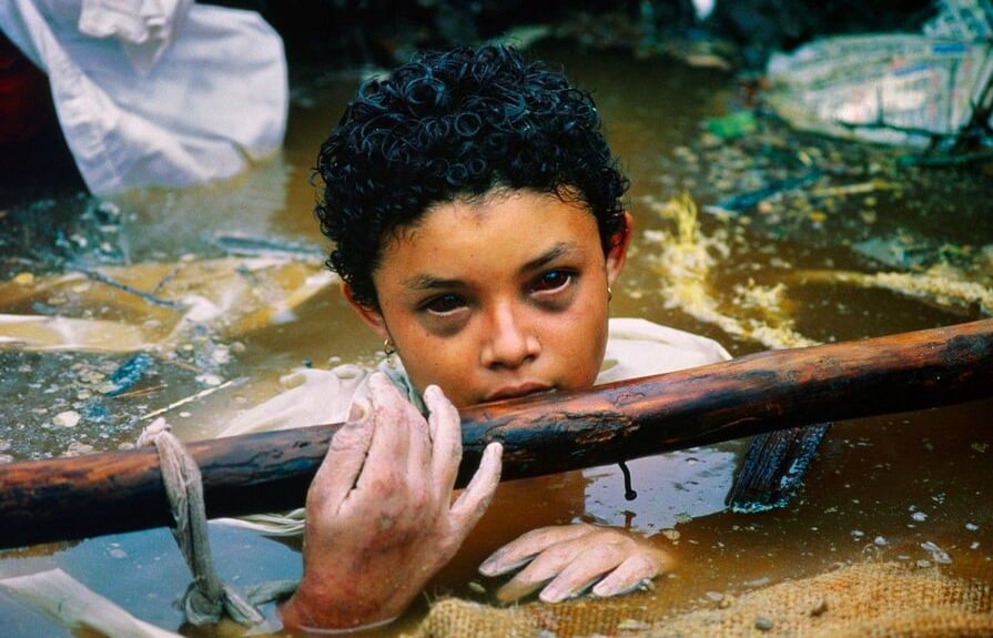 Omarya Sánchez Garzón, prisonnière des décombres après l'éruption du Nevado del Ruiz, en novembre 1985