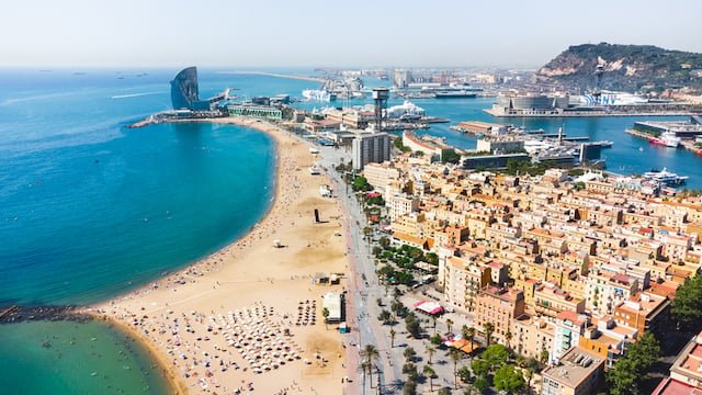 Vue aérienne de la plage de la Barceloneta dans la ville de Barcelone