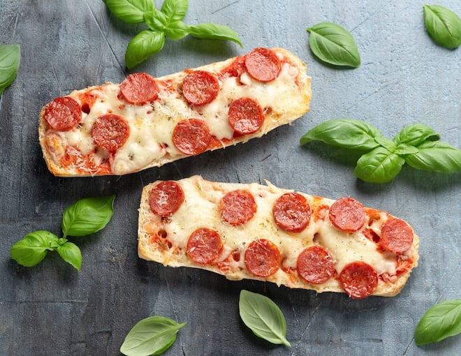 pizza baguette