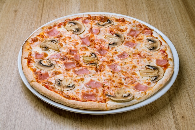 pizza au jambon et champignons