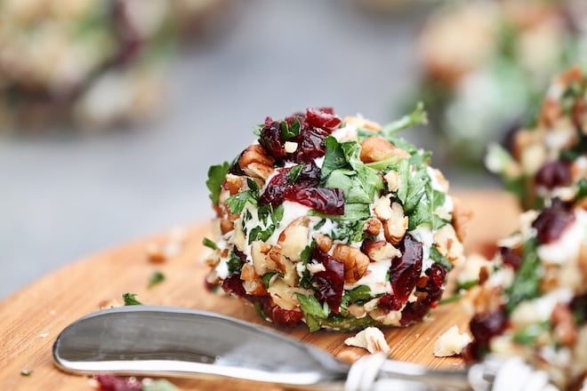 boules de fromage frais aux herbes et cranberries