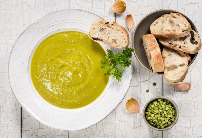 assiette de velouté de pois cassés