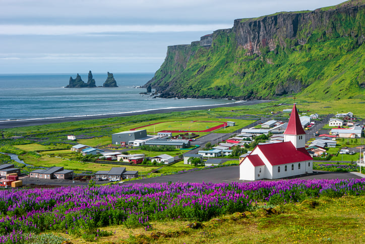 Vue aérienne de Reynisdrangar, en Islande