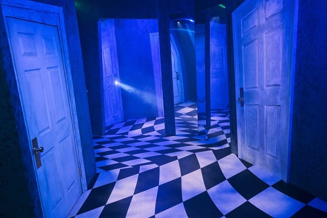 couloir de la maison Beetlejuice de Airbnb