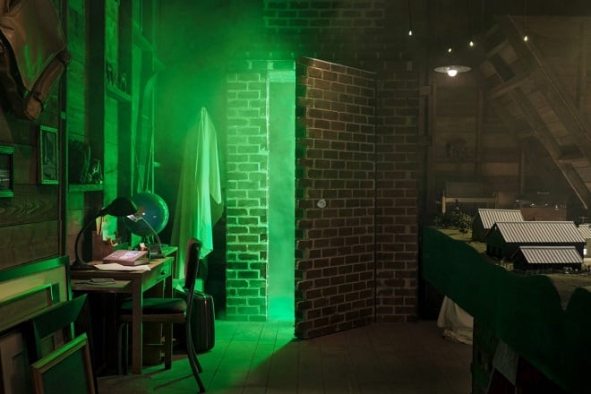 lumière verte de la maison Beetlejuice de Airbnb