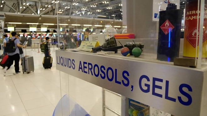 éléments interdits en cabine en exposition dans un aéroport