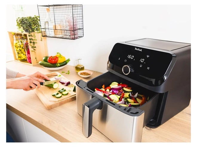 Airfryer Tefal vendu chez Lidl contenant des légumes