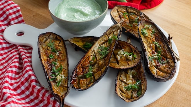 aubergines rôties à l'ail et au basilic