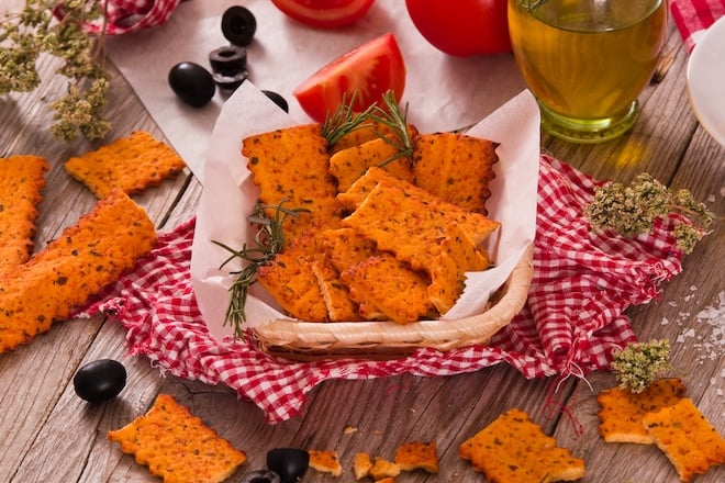 biscuits apéro à la tomate et aux olives